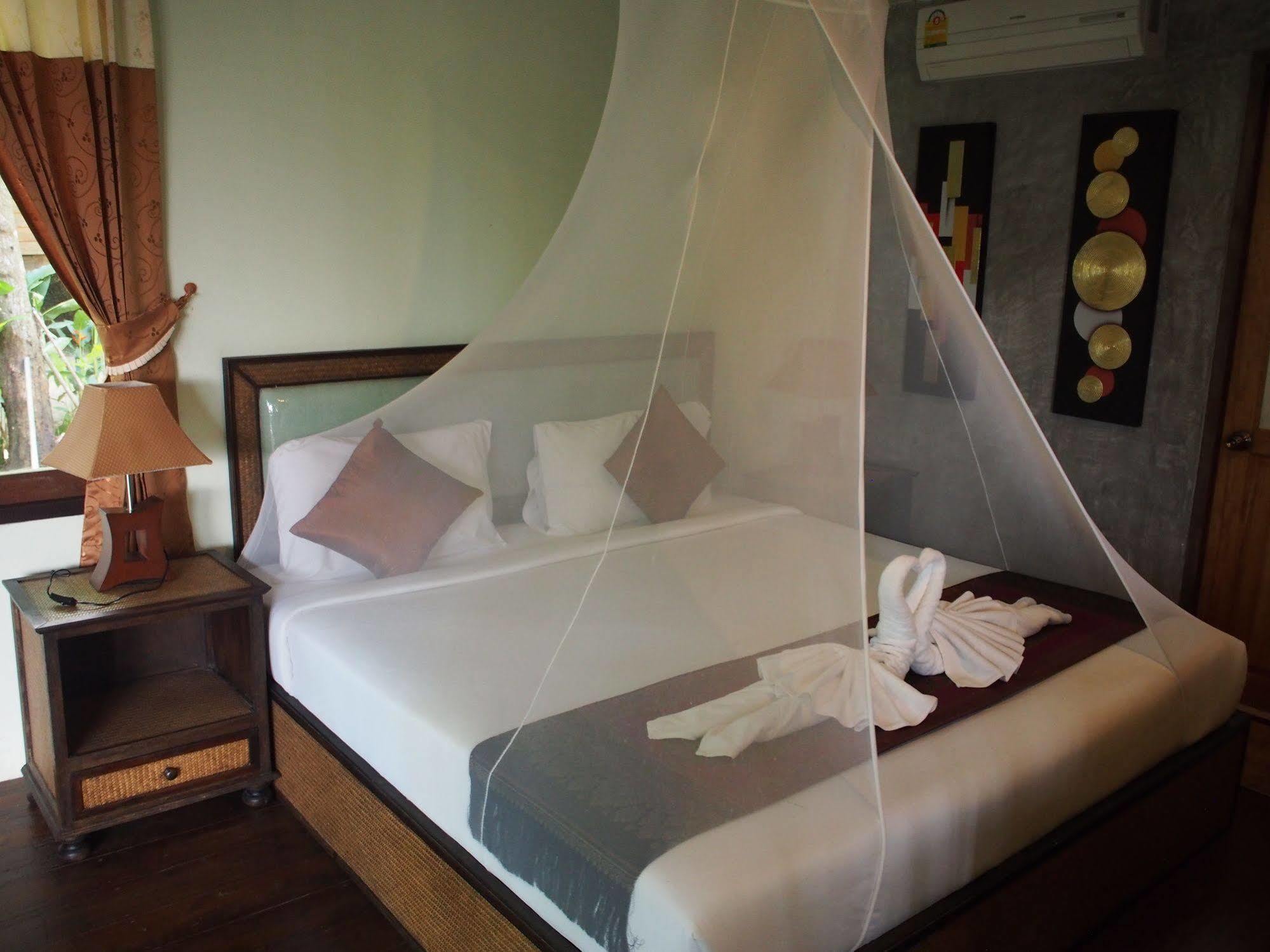 Lanta Happy Hill Hotel Koh Lanta Exterior photo