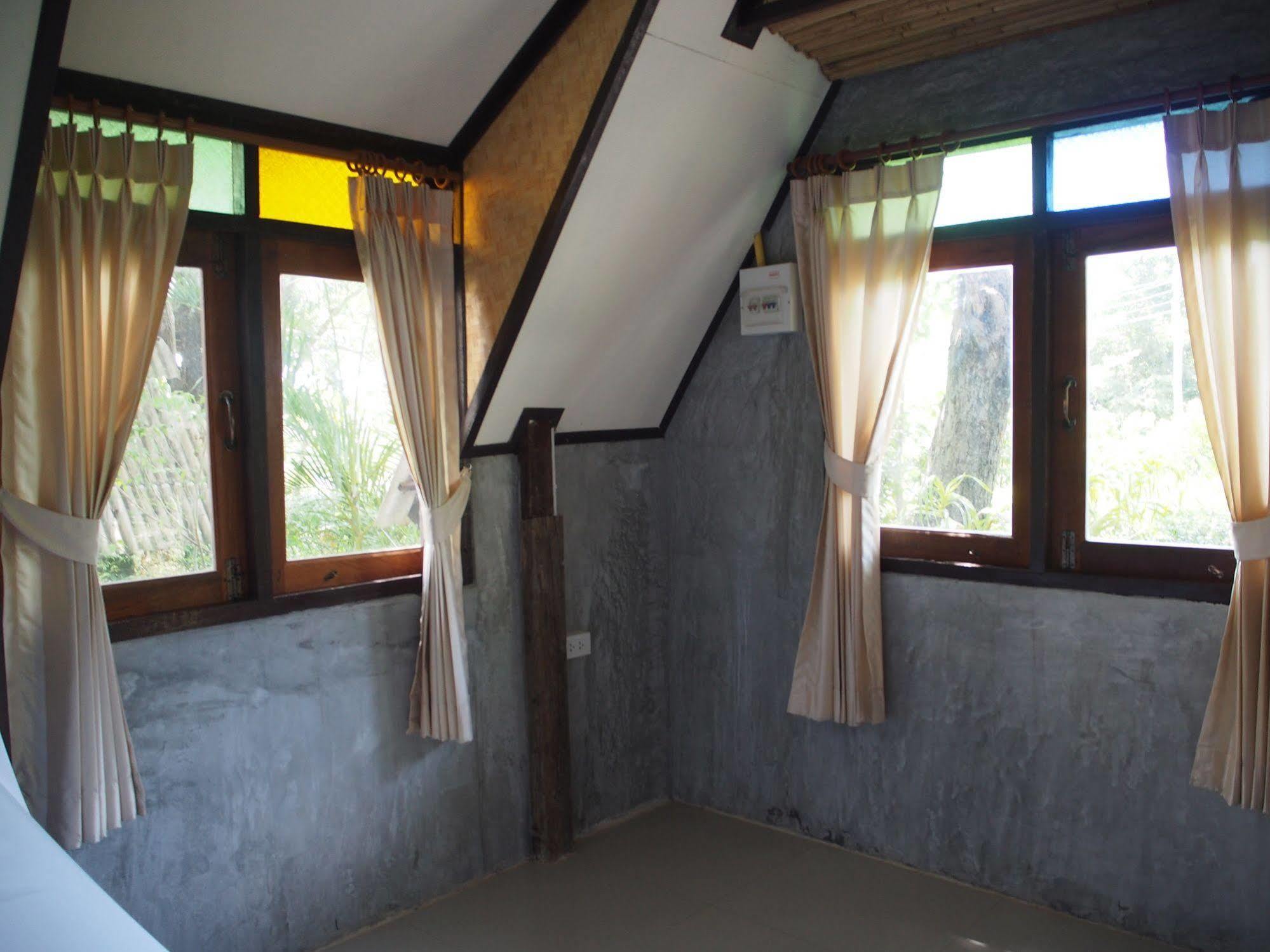 Lanta Happy Hill Hotel Koh Lanta Exterior photo