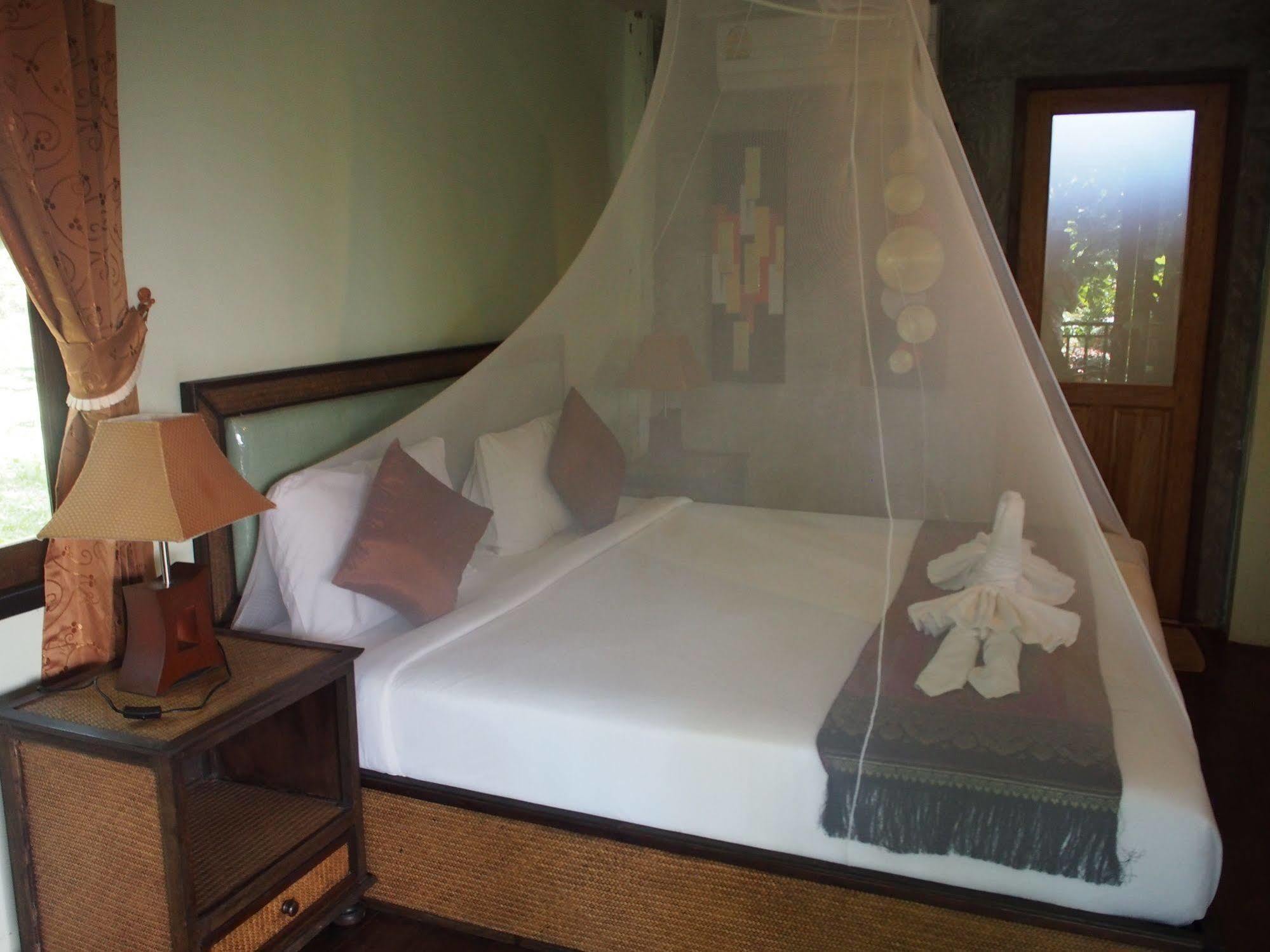 Lanta Happy Hill Hotel Koh Lanta Exterior photo